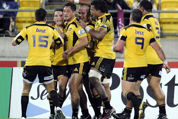 Hurricanes v Reds
