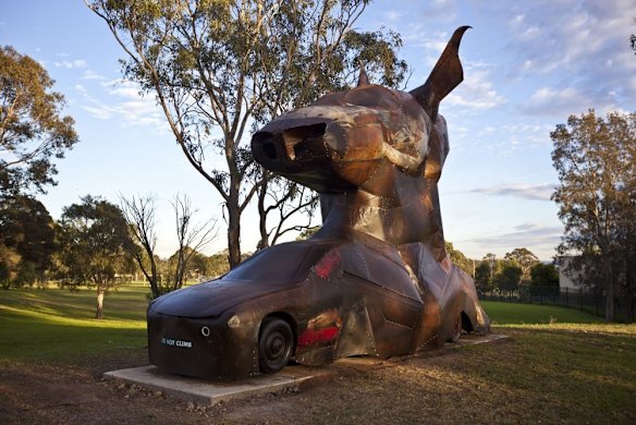 C3West initiative - Kangaroo Car

Michel Tuffery, Buru Transforma Kanagroo, 2014, installation view, Airds High School, NSW, co-commissioned by C3West on behalf of Museum of Contemporary Art Australia, and Campbelltown Arts Centre on behalf of Campbelltown City Council.