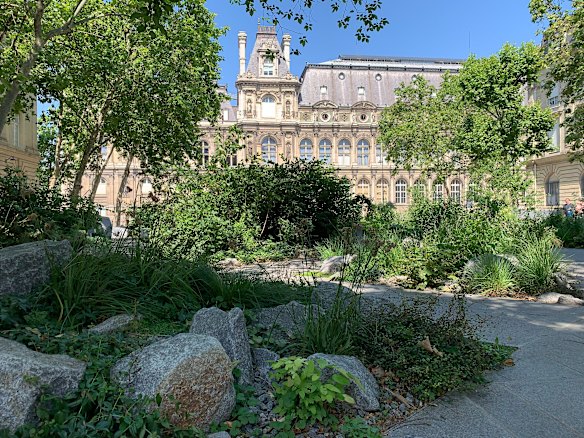 The new memorial garden in the 4th arrondissement combines chunky rock and Mediterranean plants.