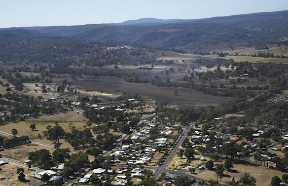 Stunning aerial photos of Yarloop and Waroona fire captured by Mandurah ...
