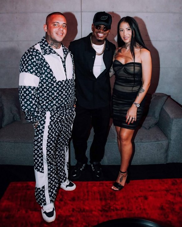 The Porters with international R&B star  Ne-Yo (centre).
