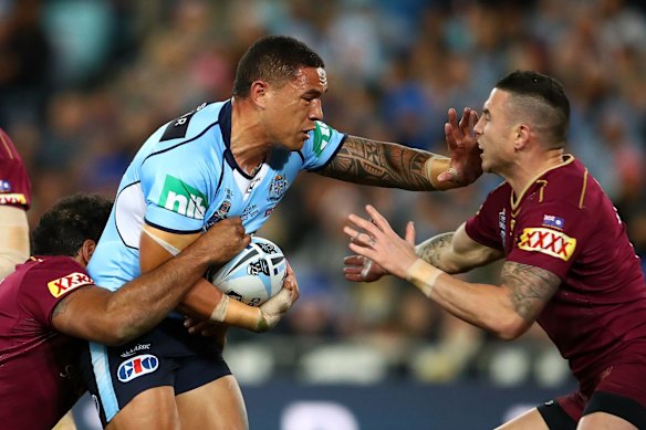 Tyson Frizell of the Blues is tackled.