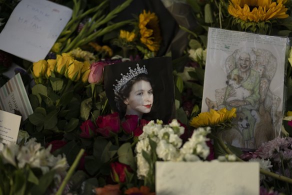  Members of the public lay flowers in Green Park following the death of Queen Elizabeth II in London, United Kingdom.  