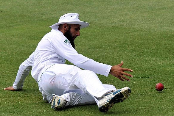 Hashim Amla dives to stop the ball.