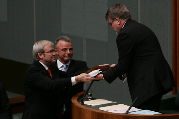 The Prime Minister Kevin Rudd apologies to Indigenous of Australia. Rudd and the opposition Leader Brendon Nelson present the speaker of the Reps Harry Jenkins a gift from the aboringal people...