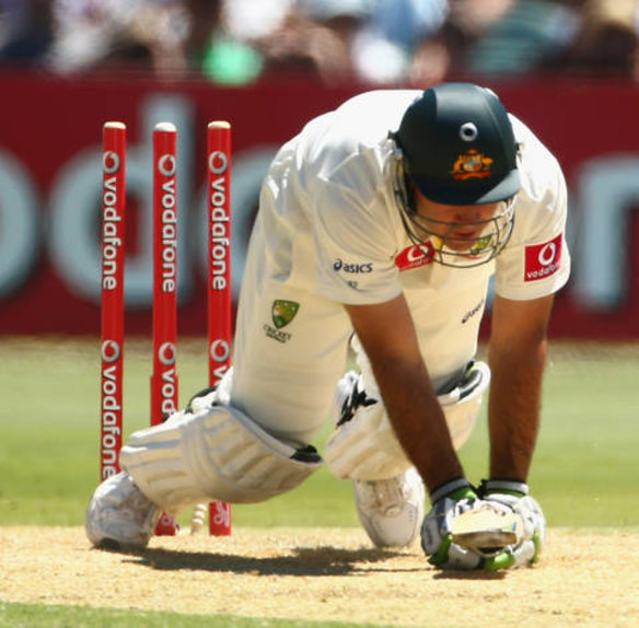 Ricky Ponting had all sorts of problems in his final Test series, on this occasion bowled by South African Jacques Kallis in Adelaide.