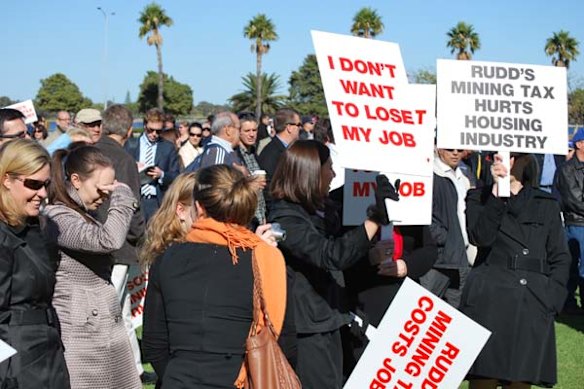 About 1200 mining workers and families told Kevin Rudd to 'axe the tax'. Photo: Chalpat Sonti