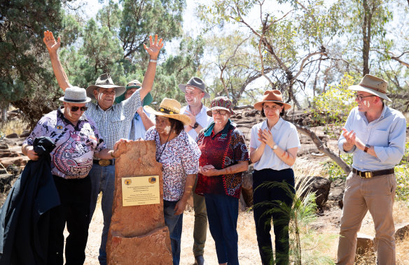 Uncle Peter Harris (hands aloft) with Auntie Elaine Ohlsen (straw hat, front) with Premier Gladys Berejiklian, Environment Minister Matt Kean, and  Agriculture Minister Adam Marshall (right).