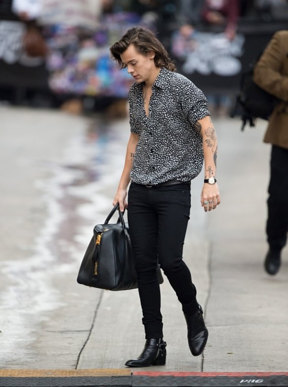 Button-up shirts are also a staple in Styles wardrobe, with a few left undone for an effortless look. Harry often pairs loud shirts, including leopard and Hawaiian prints, with black pants, versatile boots and statement accessories including bags and large metal jewellery. Apart from his usual necklaces, Styles usually wears rings on most his fingers, with different ones in rotation.
Style note: A button down shirt will be your wardrobe work horse. 
