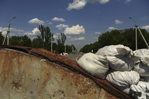 A checkpoint at the south western end of the 'Road of Life', the main road out of Lysychansk and a key supply route. Bakhmut area, Ukraine. 