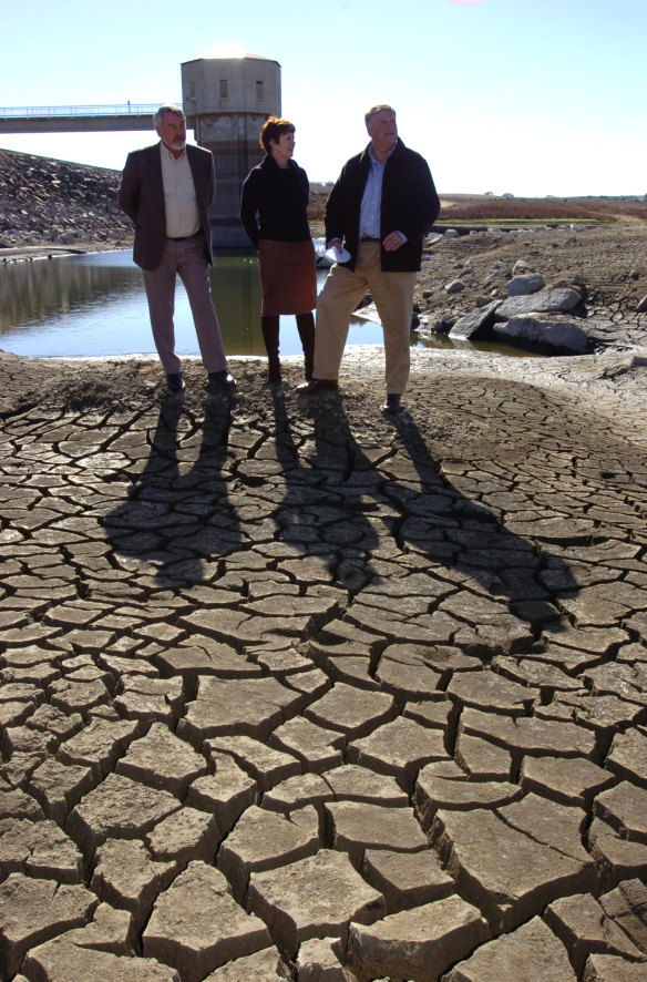 Paul Stephenson, Ursula Stevens and Kim Beazlley at the parched shores of the Pejar Dam near Goulburn in 2005.