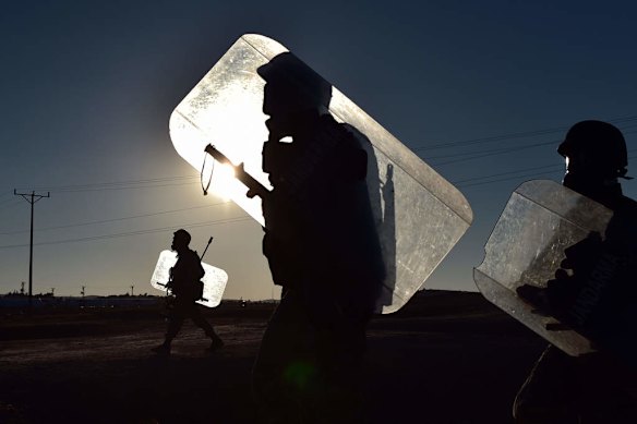 Turkish troops patrol along the Turkish border with Syria near the city of Sanliurfa on October 4, 2014. Photo by AFP