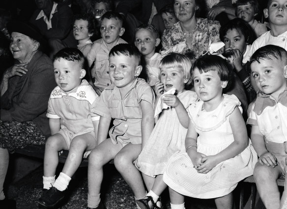 Public d'enfants au Wirths' Circus, Prince Alfred Park, 20 avril 1955.
