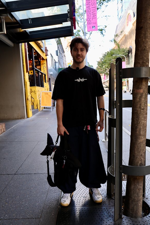 Tom, 21.