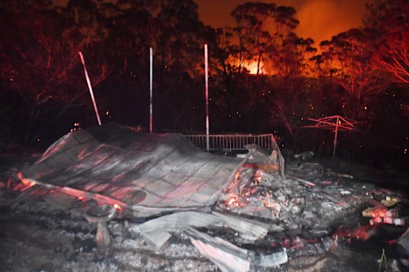 Homes destroyed by bushfires at Mount Tomah. 