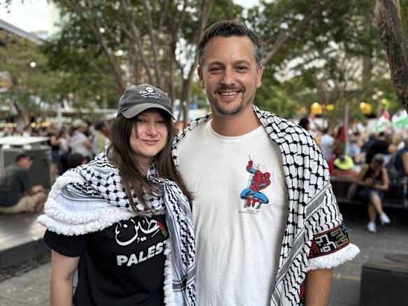 Dane and Zandy travel from the Gold Coast for a Palestine rally to discuss the federal government's decision to invite the Israeli president. 