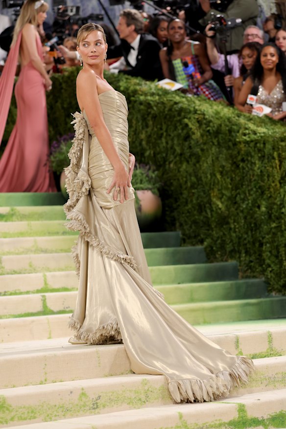 Margot Robbie arrives at the Met Gala in Chanel.