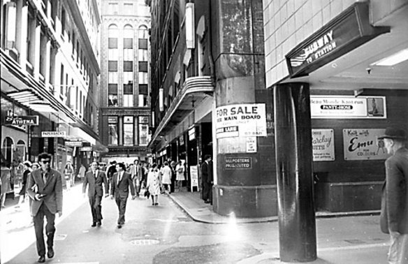 Degraves Street in the 1970s, without tables and chairs running down the middle.