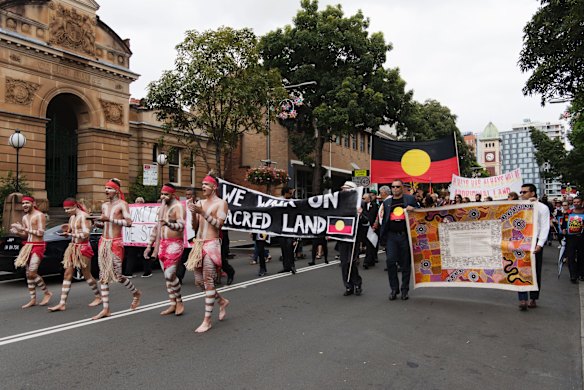 Aboriginal rights activist Solomon Bellear remembered at state funeral ...