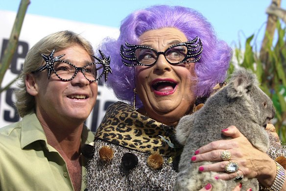 Steve Irwin poses with Dame Edna and a koala.