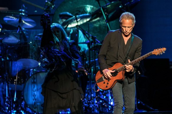 A música Trouble foi lançada em 1981 pela banda Lindsey Buckingham. MU