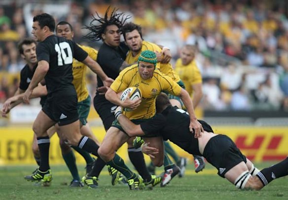 Matt Giteau is tackled by Richie McCaw.