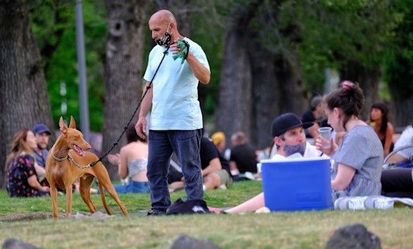 People relaxing at Edinburgh Gardens