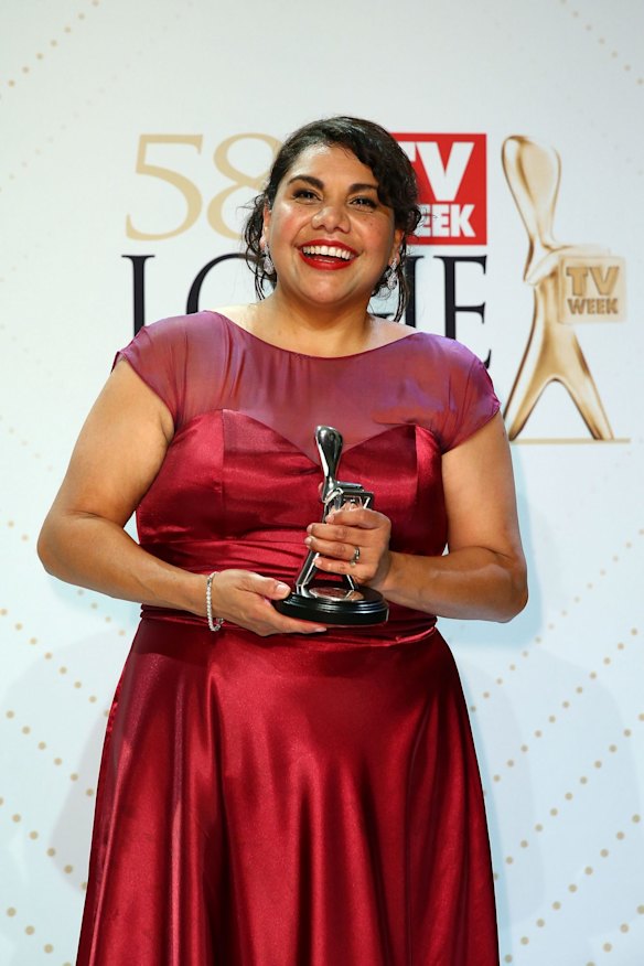 <i>Redfern Now: Promise Me</i>'s Deborah Mailman with the Logie for Most Outstanding Actress.