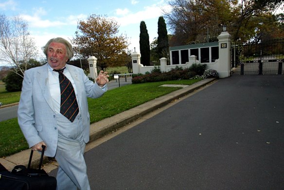 Barry Humphries in character as Sir Les Patterson at Government House offering his services to be the next Governor-General, in 2003 the day after Peter Hollingworth resigned.