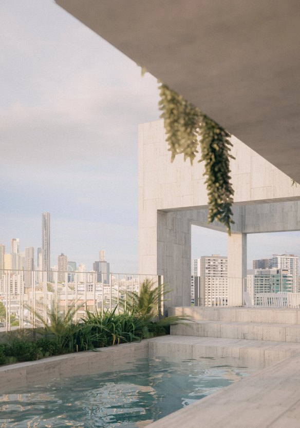 O edifício incluirá pelo menos 14 unidades de três quartos, um ponto de venda de alimentos e bebidas no térreo, escritórios e uma área de lazer na cobertura com piscina de 25 metros.