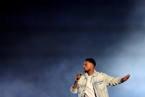 Raza Hussain performs.