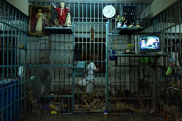 Prisoners inside a cell in Manila Police Headquarters, Philippines. 