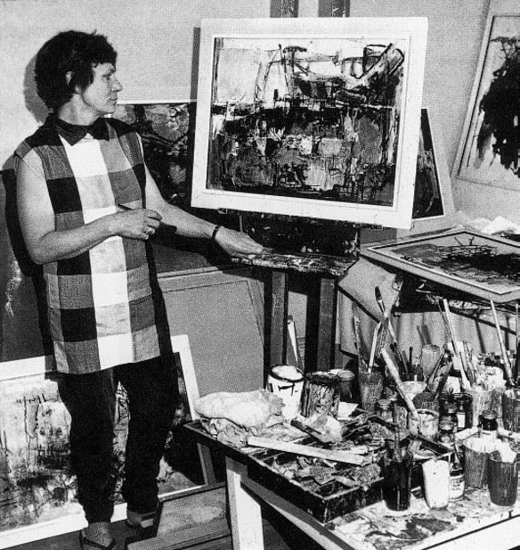 Margo Lewers at her easel in the Emu Plains house.