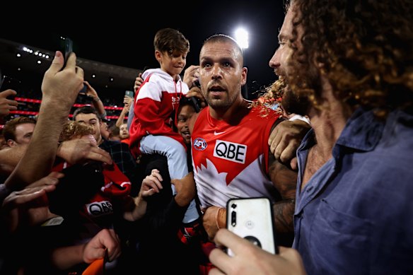 Lance Franklin makes his way through the crowd.