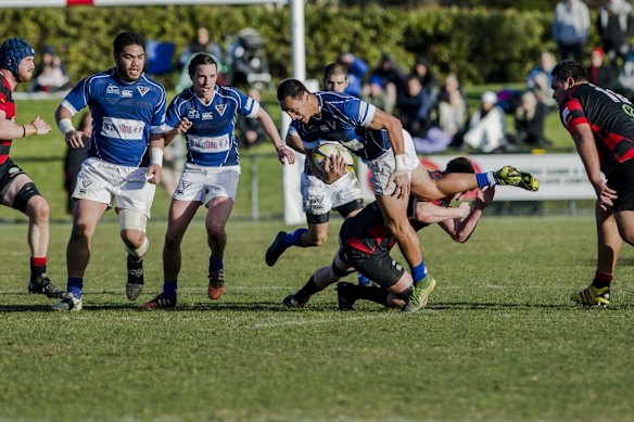 Royals' Lausii Taliauli with the ball.