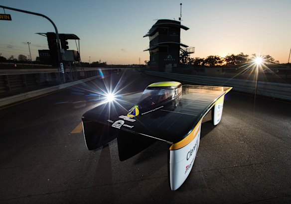 2015 World Solar Challenge racers