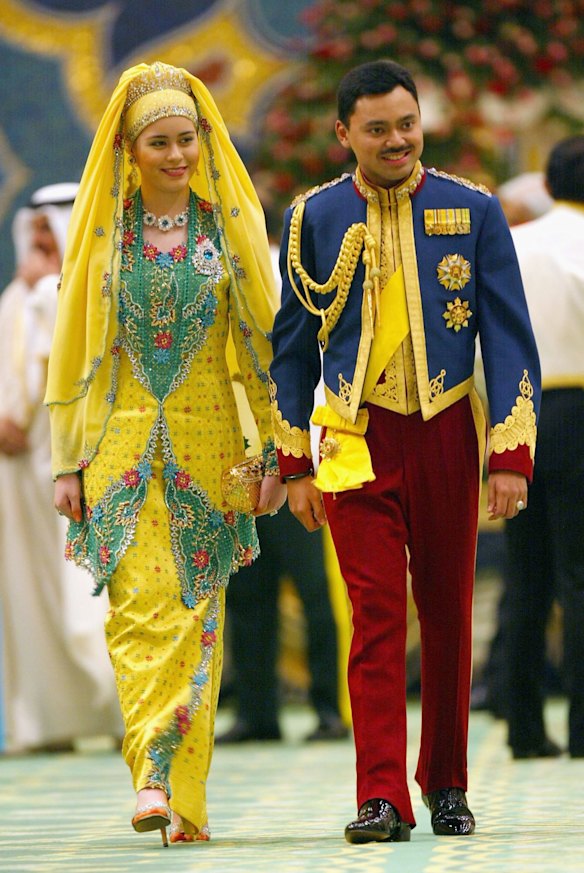 Crown Prince of Brunei Haji Al-Muhtadee Billah ibni Sultan Ha and Princess Dayangku Sarah binti Pengiran Salleh Ab Rahaman, 2004.
