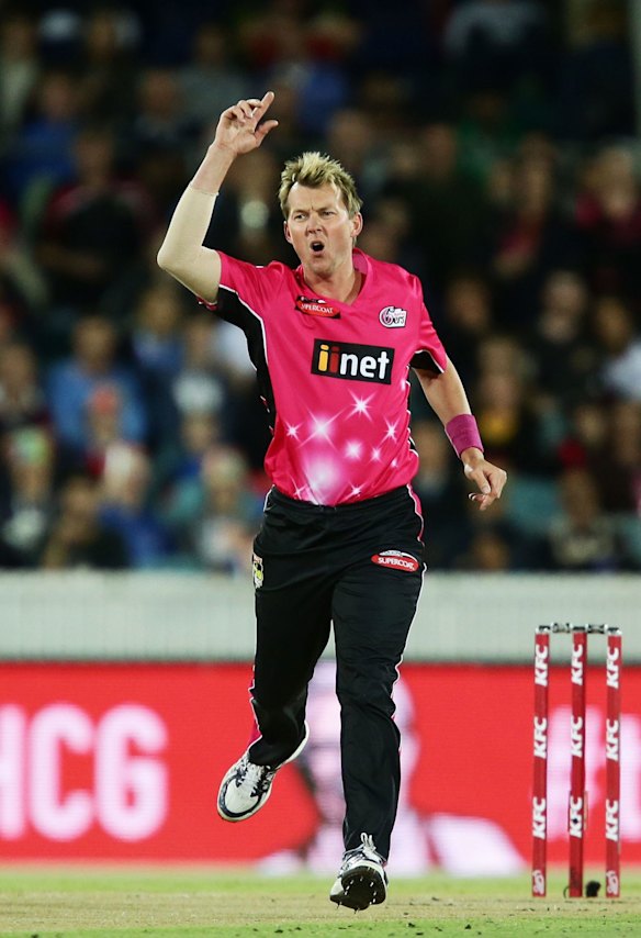 Brett Lee of the Sixers reacts during his first over.