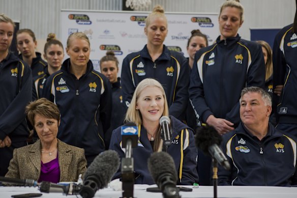 Lauren Jackson, surrounded by the Opals, former Opals coach Jan Stirling and current Opals coach Brendan Joyce, announces her retirement.