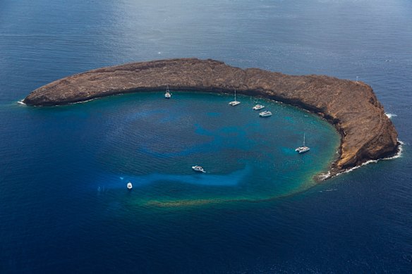 Molokini Crater, Maui, Hawaii.