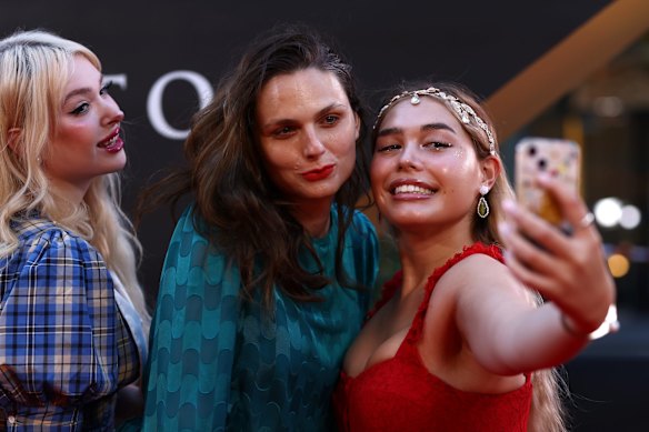 Andreja Pejić (C) attends the Melbourne premiere Hamilton at Her Majesty's Theatre on March 24, 2022 in Melbourne, Australia.