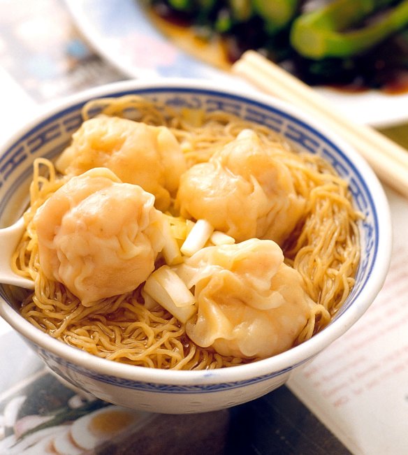 The unusually large prawn-filled wontons are the attraction.