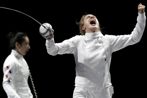 South Korea fencer breaks down after loss