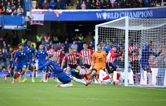 Chelsea’s Alejandro Garnacho shoots during the match against Sunderland.