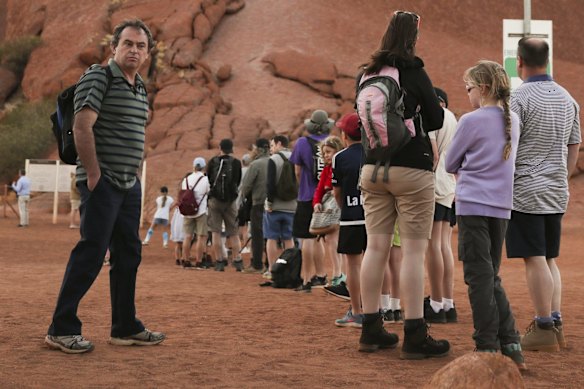 Vistors to Uluru lining up for the climb, on the final day the climb is allowed.