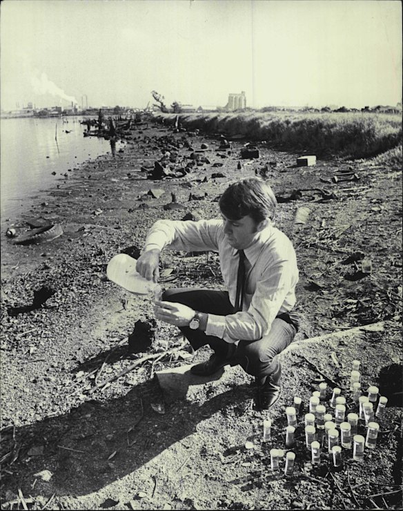 In 1971, Labor candidate for Parramatta Michael Whelan stood in Rydalmere, on the banks of the river, to fill tiny bottles with polluted water to raise awareness of the poor quality of the river.