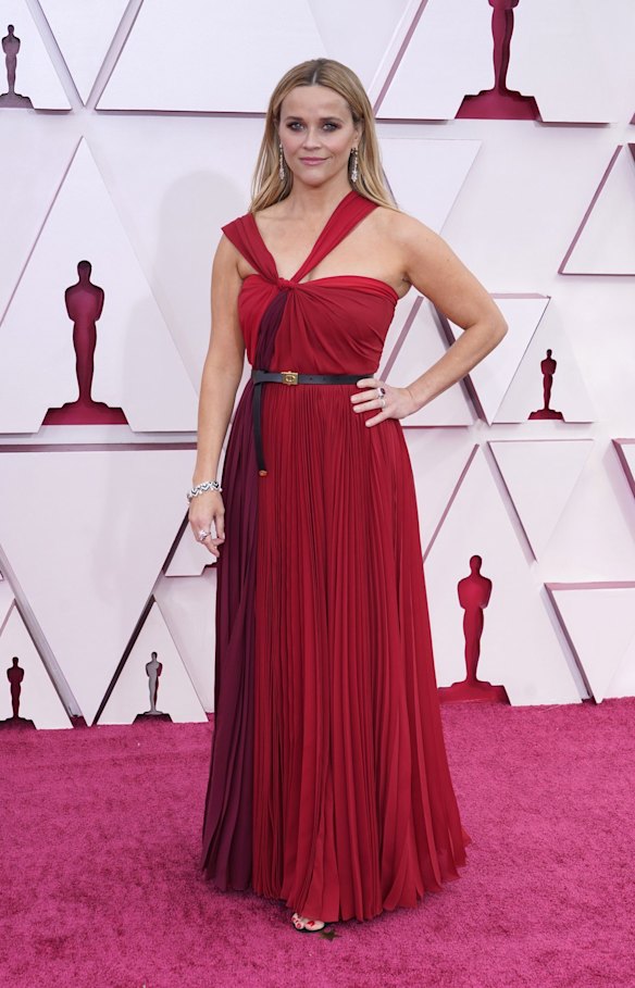 Reese Witherspoon arrives at the Oscars in Christian Dior FW21 RTW.