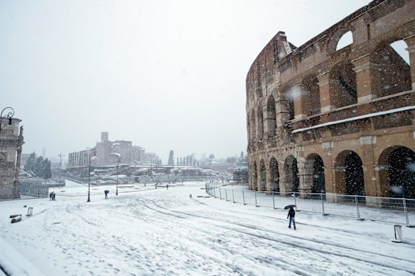 Rome snow photos: Rare snowfall turns Rome into winter wonderland