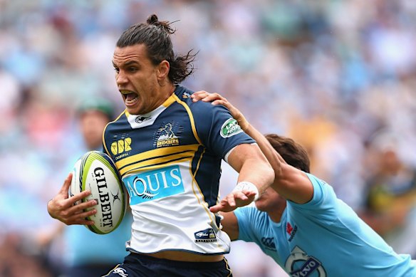 Matt Toomua of the Brumbies makes a break 