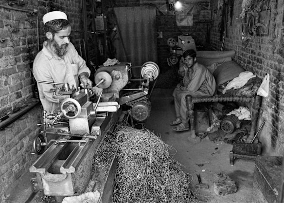 Gun shop in Darra, North-West Frontier Province.